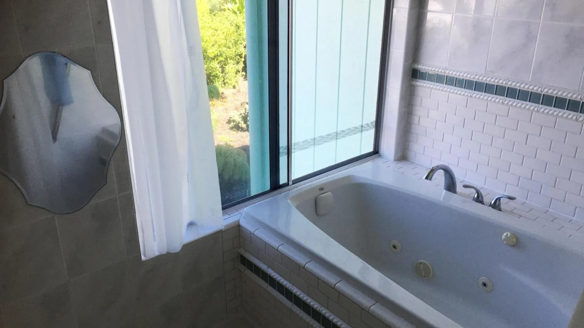 Guest House In Χίλο
