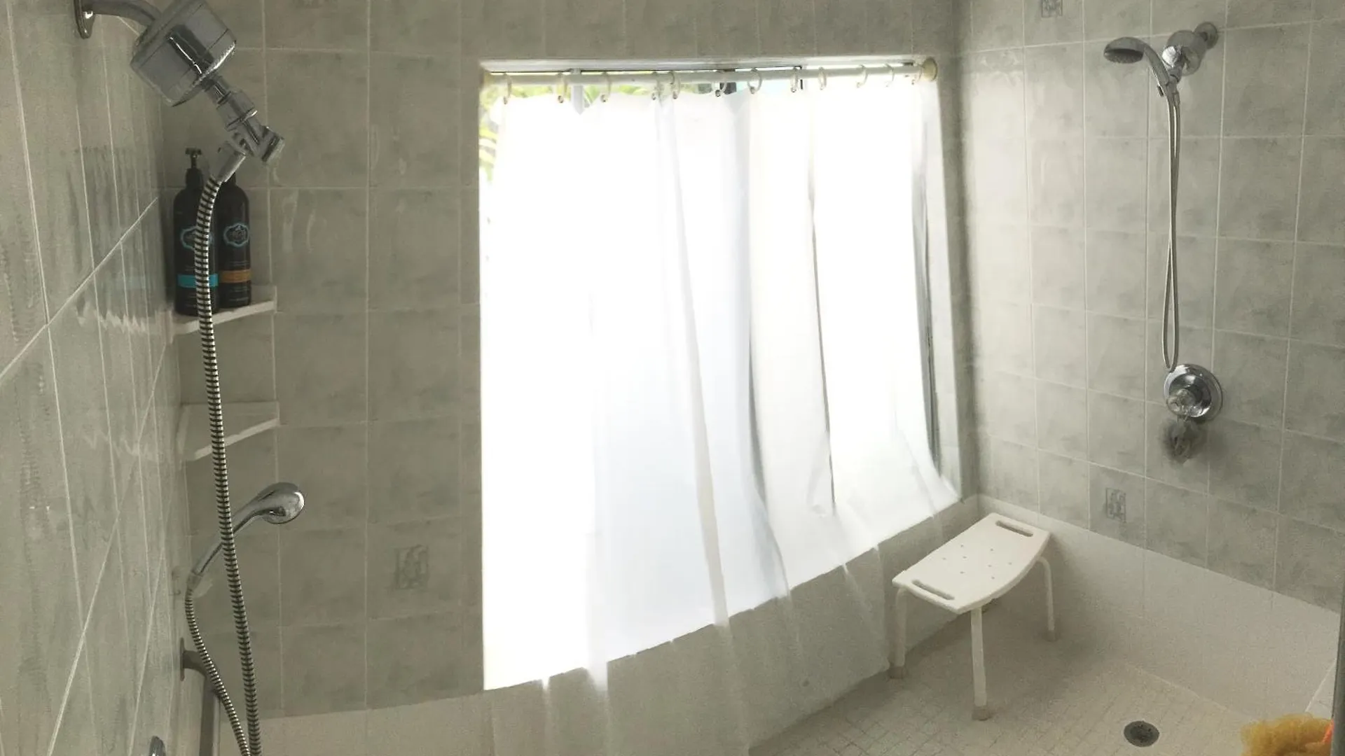 Guest House In Χίλο